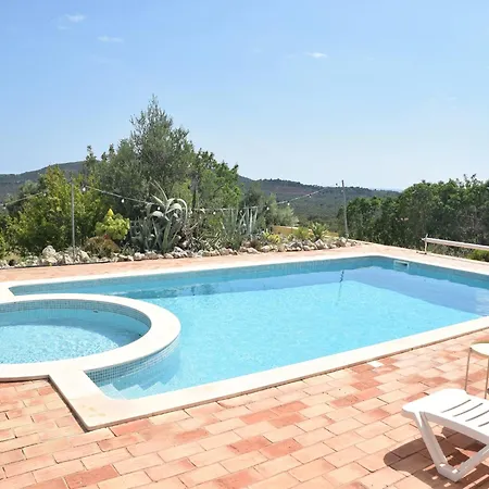 Delightful, Authentic Quinta With Pool 度假居 *