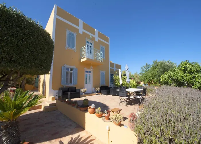 Dom wakacyjny Delightful, Authentic Quinta With Pool Loulé