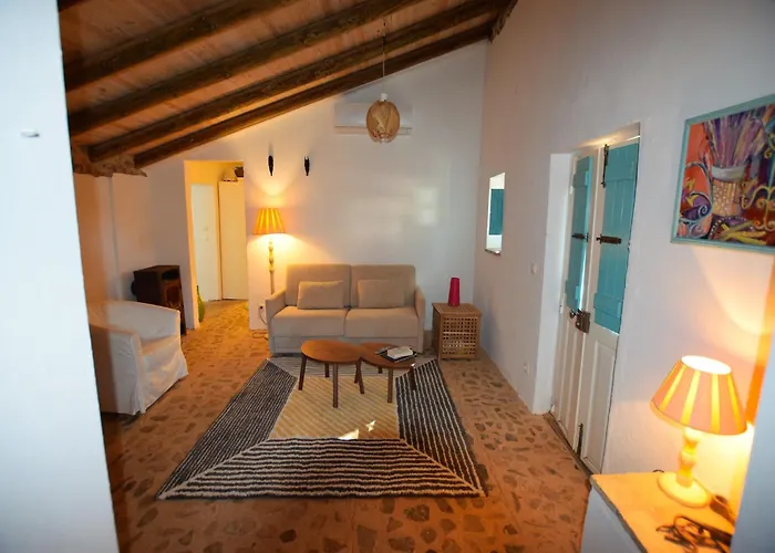 Delightful, Authentic Quinta With Pool Loulé